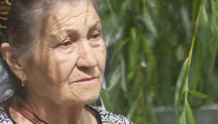 Кілька тижнів тому Катерина Паніна отримала фото своєї знищеної домівки. Фото: скрін із відео