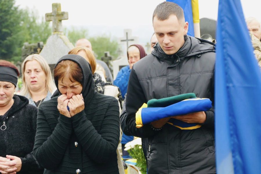 Сина і батька-захисника сьогодні провели в останню путь