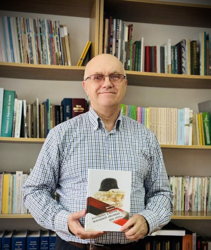 Книгу для архіву подарував краєзнавець Іван Тимів