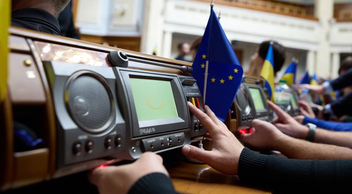 Ілюстроване фото. Володимир Тимофійчук, Олег Марусяк та Роман Мулик підтримали урядовий законопроєкт