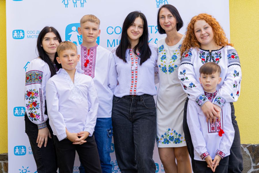 Завдяки "СОС Дитячі Містечка" і небайдужим мешканцям міста Валлізеллен у Швейцарії родина отримала домівку