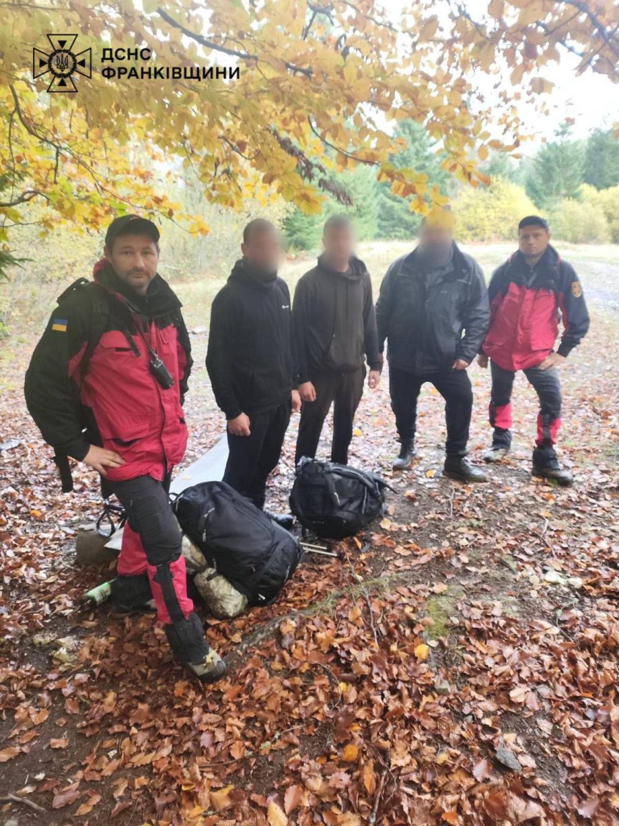 Рятувальники розшукали заблукалих осіб та супроводили їх до найближчого населеного пункту