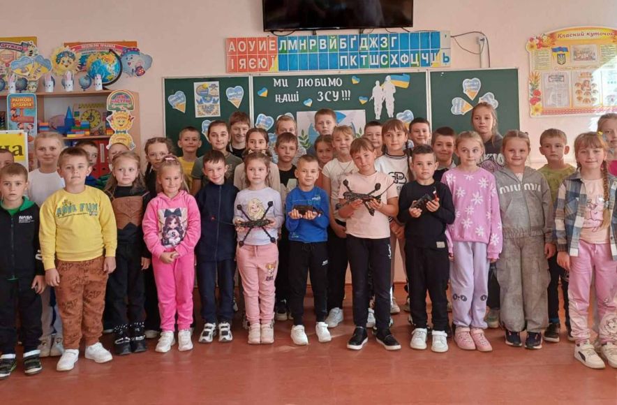 У Рожнятівському ліцеї провели  благодійну акцію "Донати замість квітів"