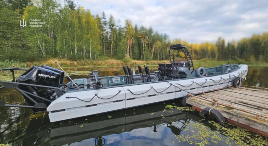 Катер може вміщувати до 16 осіб