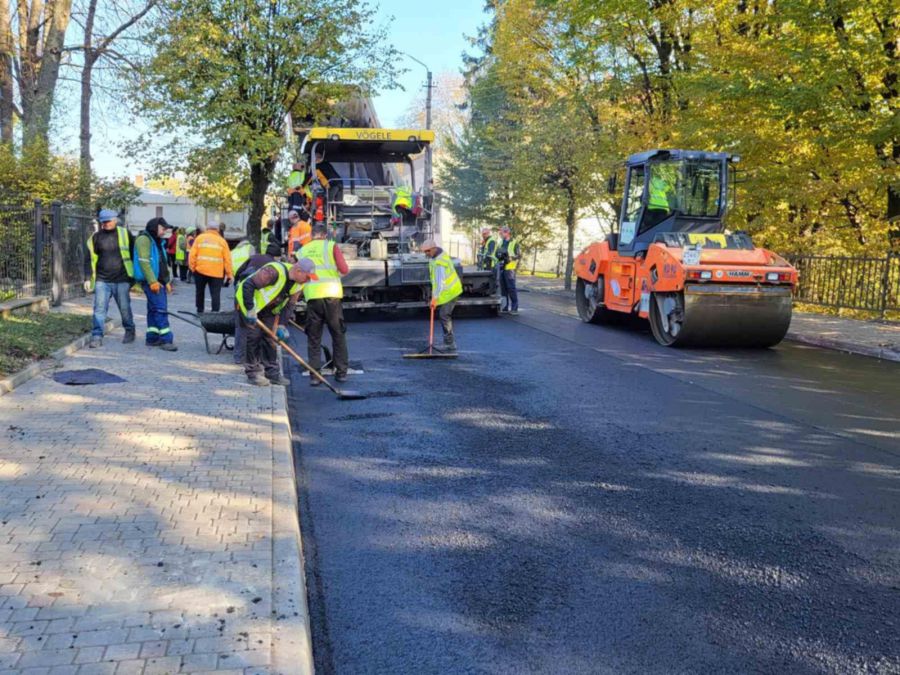 Розмітки ще немає, але дорога уже проїзна