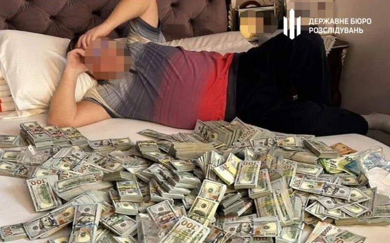 Ілюстроване фото. 5 жовтня у ДБР повідомили, що у керівниці МСЕК на Хмельниччині виявили під час обшуків $6 млн готівкою