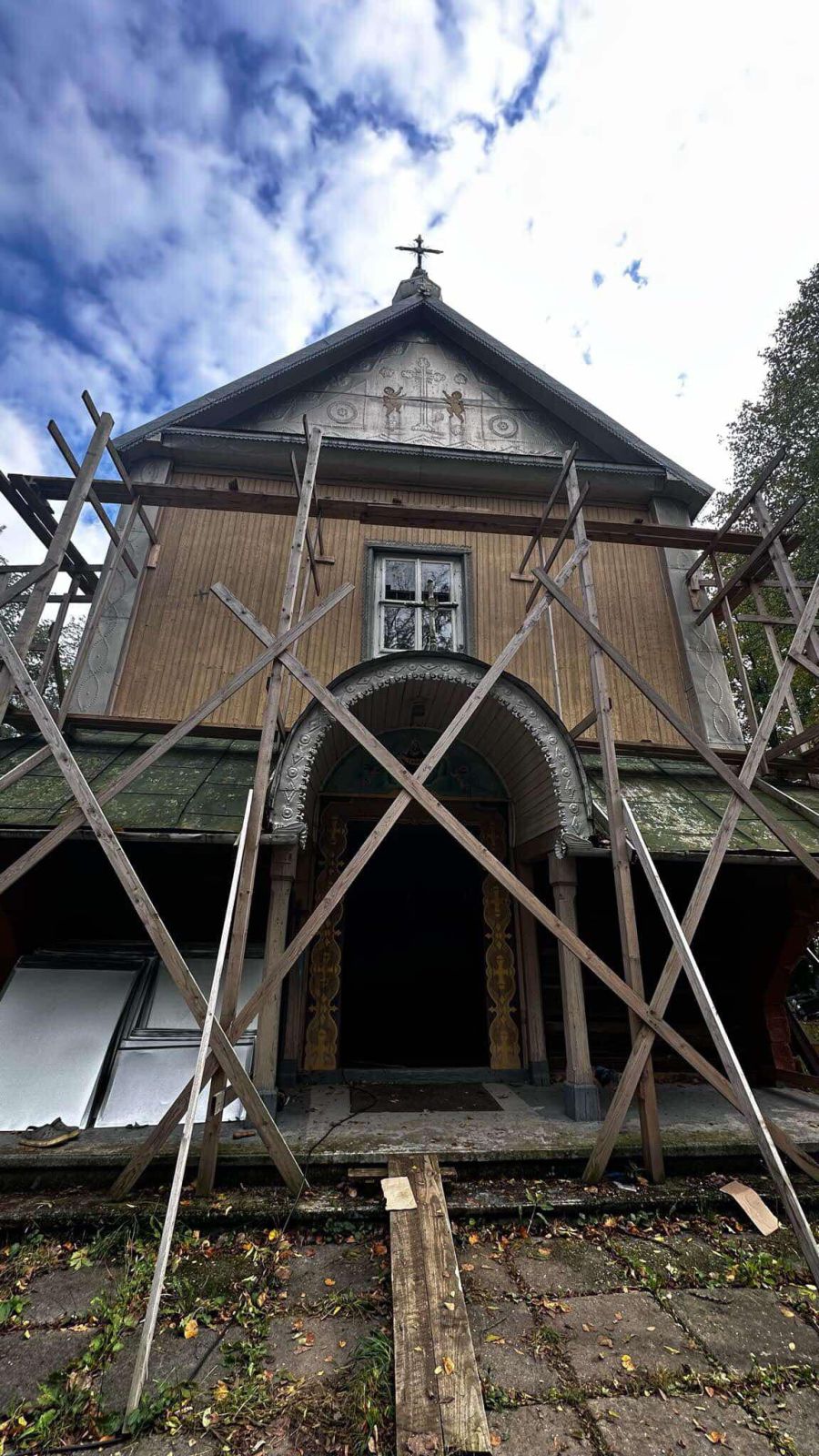 Над відновленням голинської пам’ятки архітектури працюють косівчани  