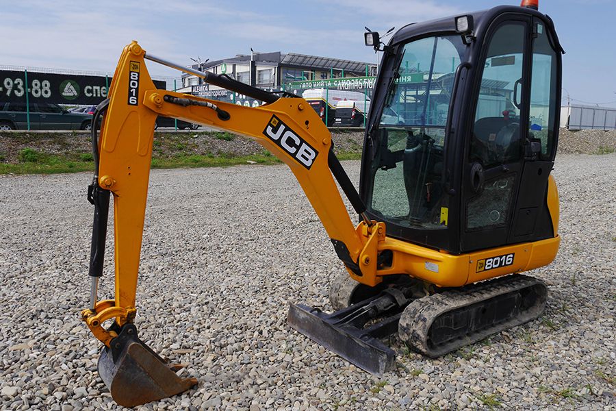 Ілюстроване фото. Мініекскаватор дозволить підприємству копати могили