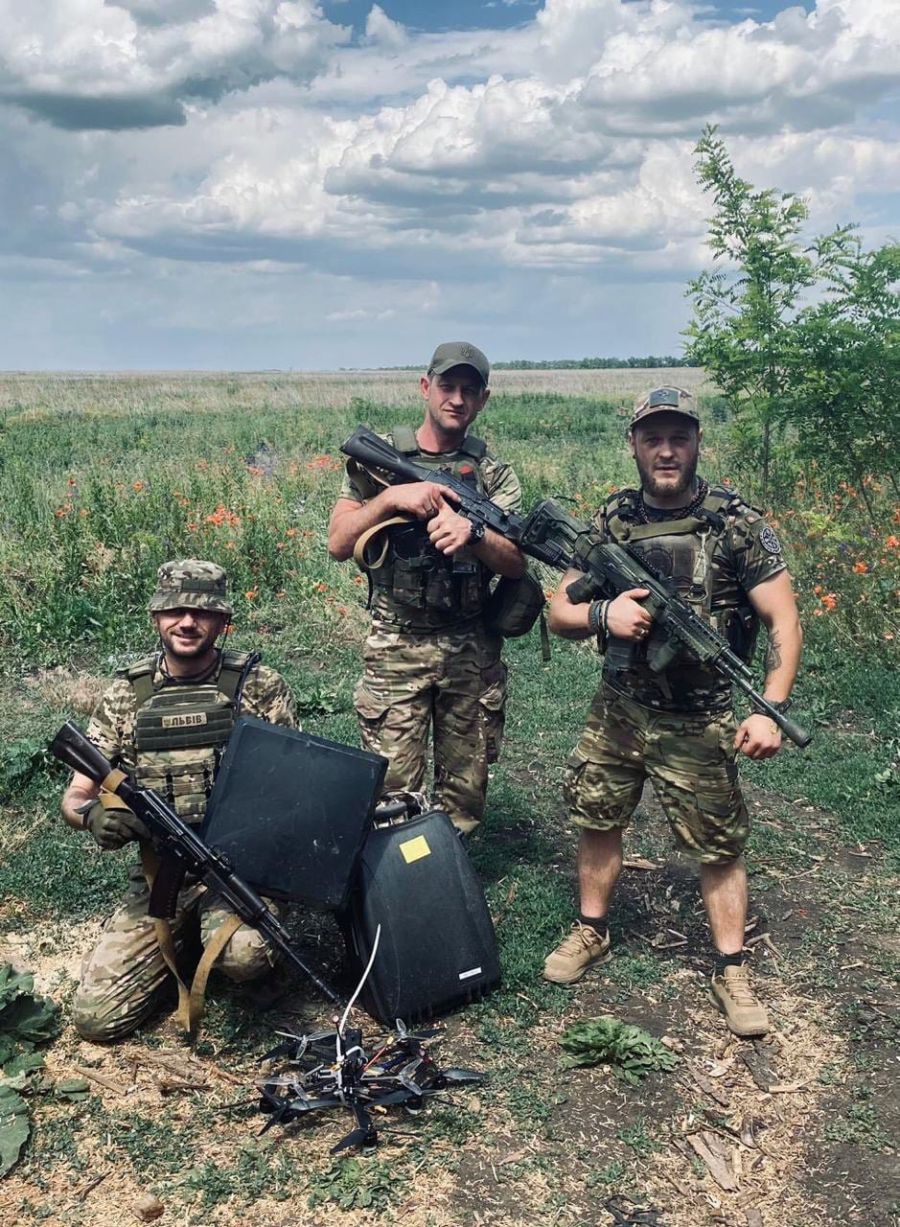 Охочим служити у 79 батальйоні треба звертатися з 8:00 до 17:00 за адресою: місто Калуш, вулиця Коцюбинського, 6