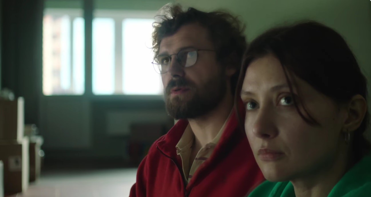 Головні ролі у фільмі зіграли Роман Луцький та Ірина Нірша