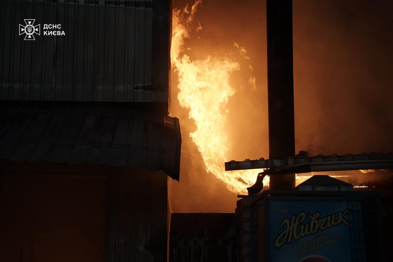 Деякі з пожеж гасять досі. Фото: ДСНС