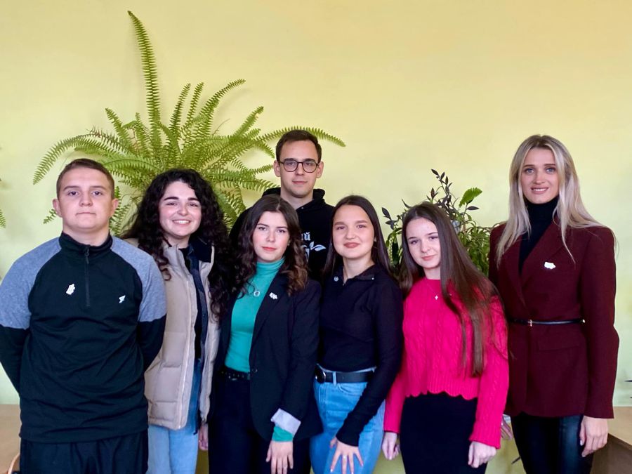 У рамках проєкту учні мають нагоду «приміряти» різні професії. Фото: Віра Притуляк