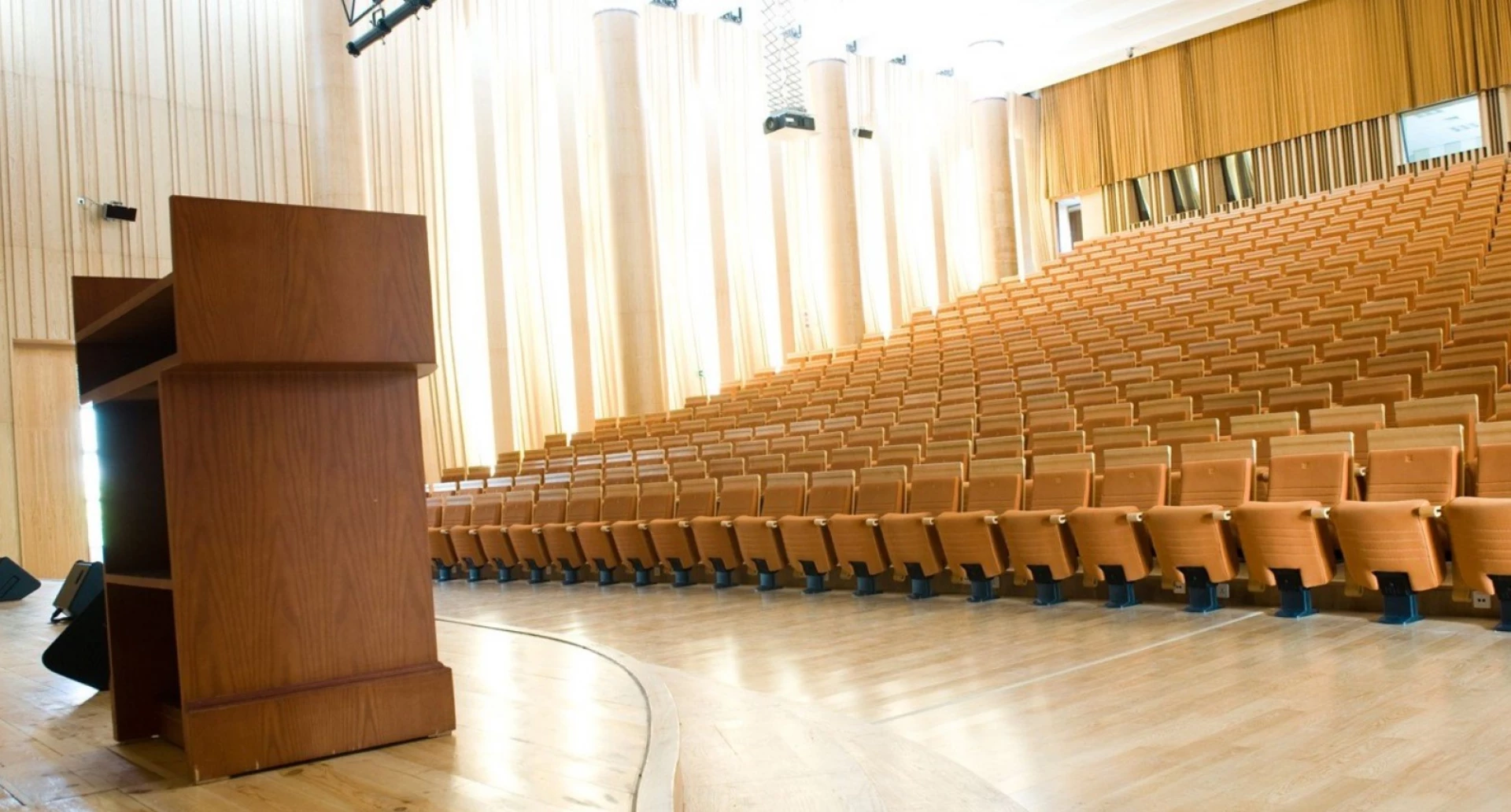 Ілюстроване фото. Кількість ЗВО (які підпорядковані МОН) складає 121 