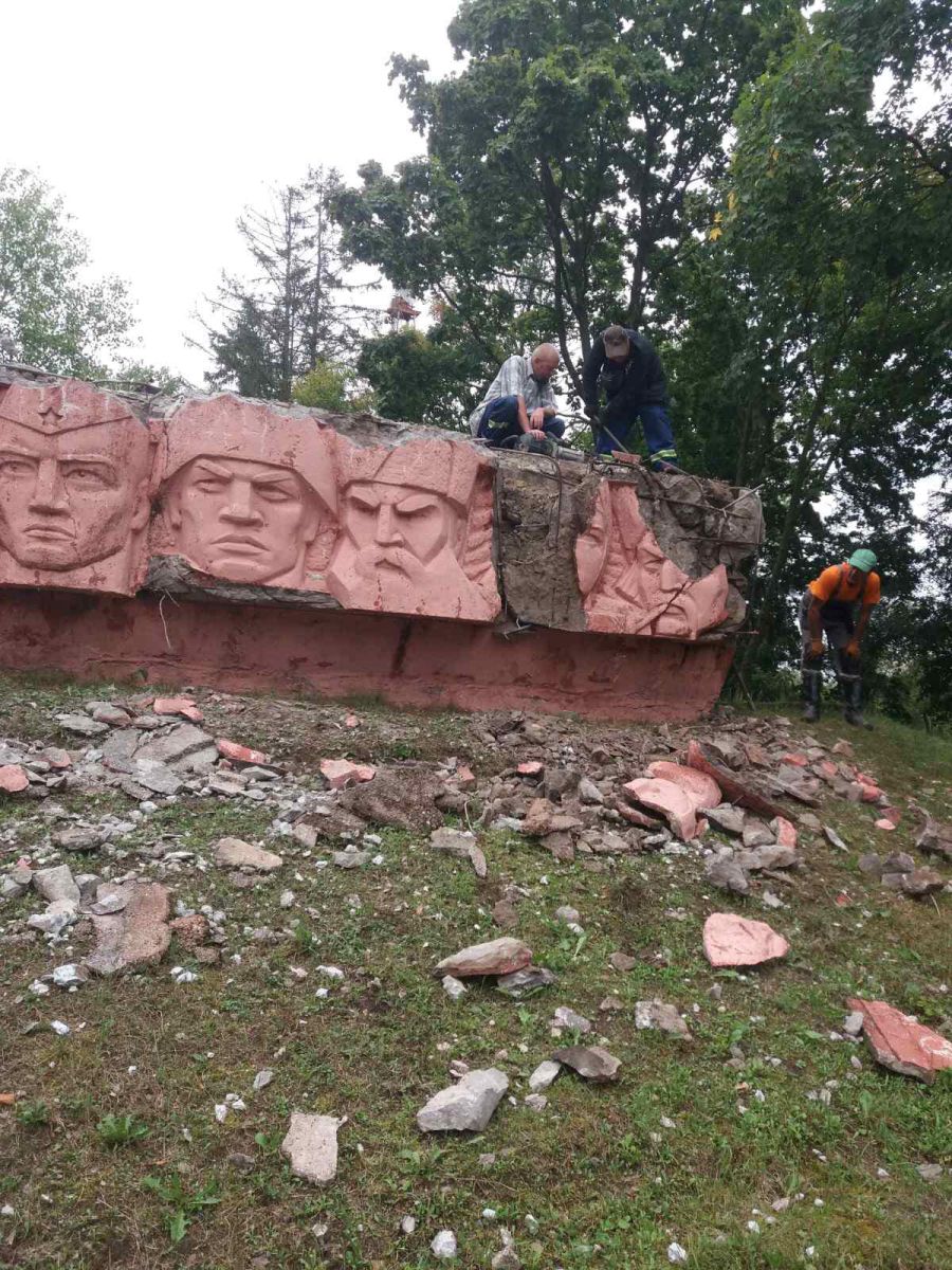 У серпні на калуському Пагорбі Слави у Калуші "відбили" радянські елементи