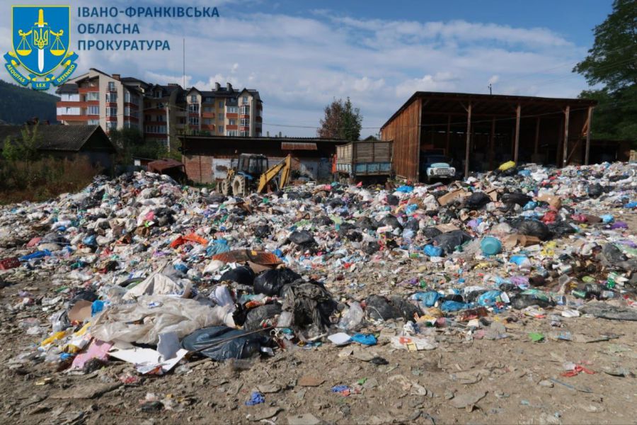 Суд наклав арешт на земельну ділянку депутата вартістю 970 тис. гривень за забруднення землі