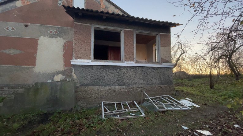 Вибиті вікна після ракетної атаки РФ на Прикарпатті 17 листопада. Фото: "Суспільне Івано-Франківськ"