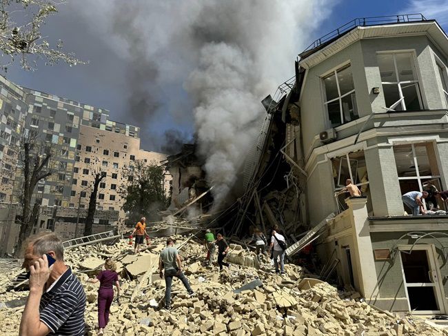 Російські ракети зруйнували дитячу лікарню ОХМАТДИТ в Києві