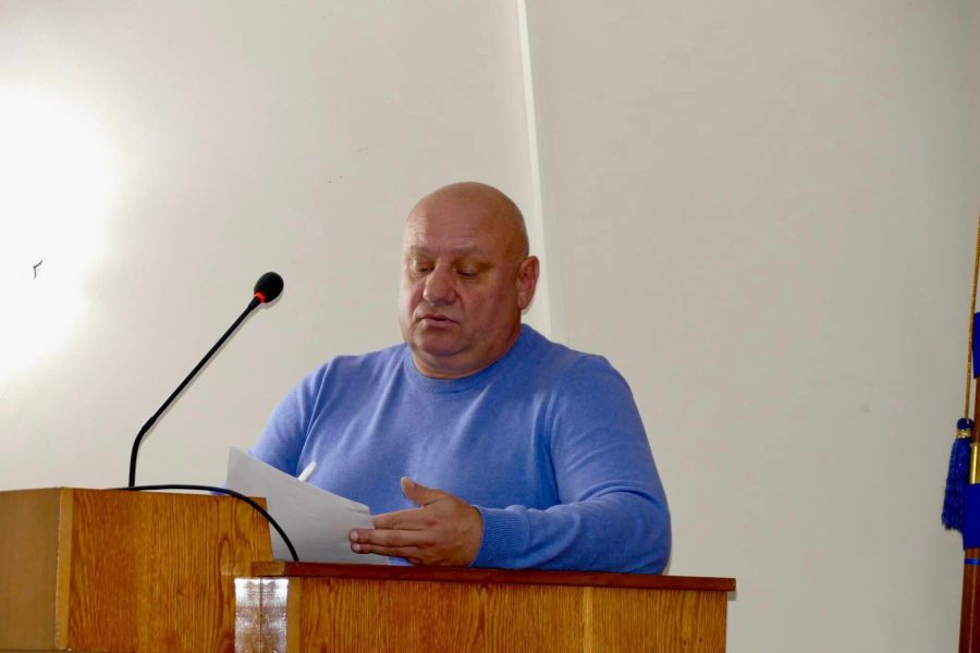 На обговореннях учасників ознайомлюють  з оновами молодіжної політики