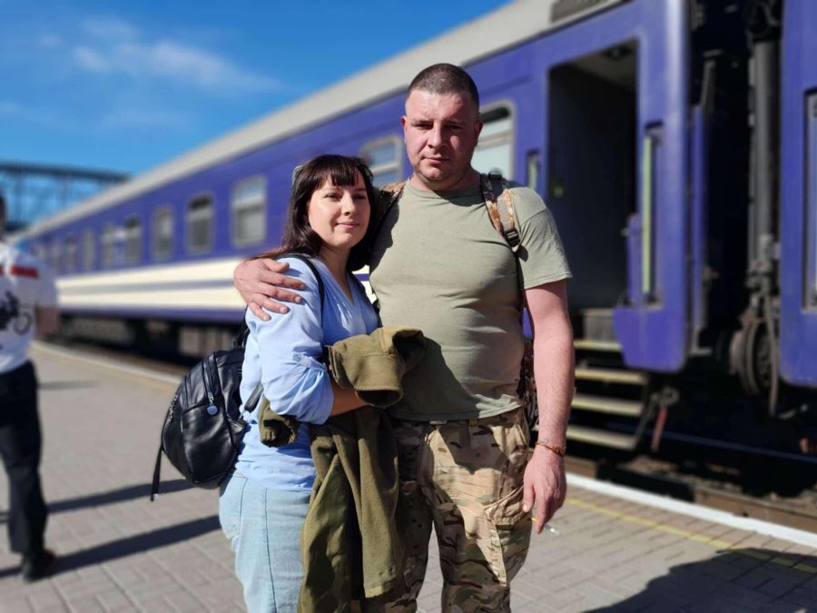 Тарас був стриманий в емоціях, але останнім часом більше показував свою любов та турботу