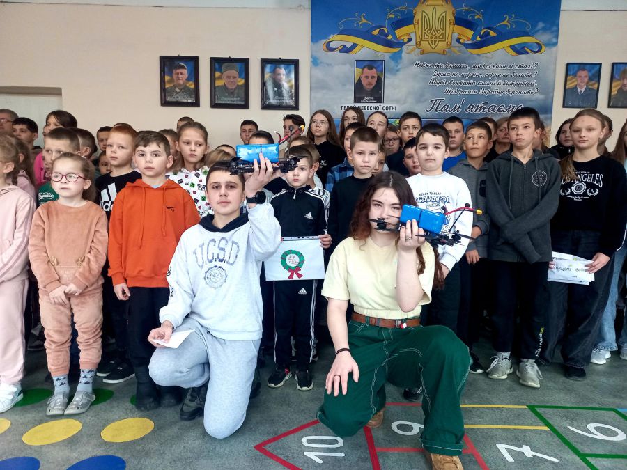 Колектив гімназії не вперше допомагає землякам-захисникам