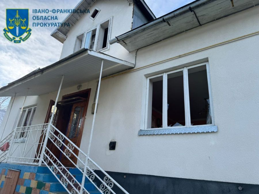 Наслідки російської атаки на Прикарпатті. Фото: Івано-Франківська обласна прокуратура