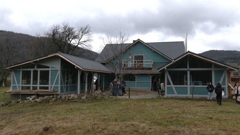 На території центру створили майстерню з кераміки та побудували піч для випалу виробів