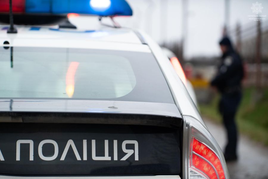 Ілюстроване фото. Поліцейські виявили у чоловіка пакет із невідомою речовиною, ймовірно, наркотичною