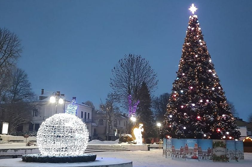 Такою була головна ялинка Калуша у минулі роки