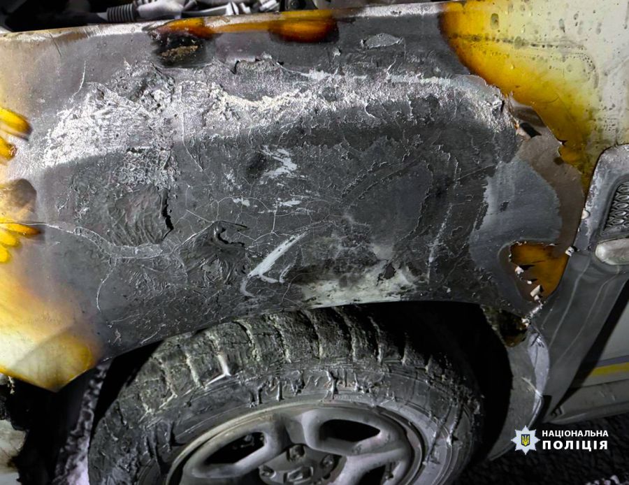  Вогонь знищив передню частину транспортного засобу