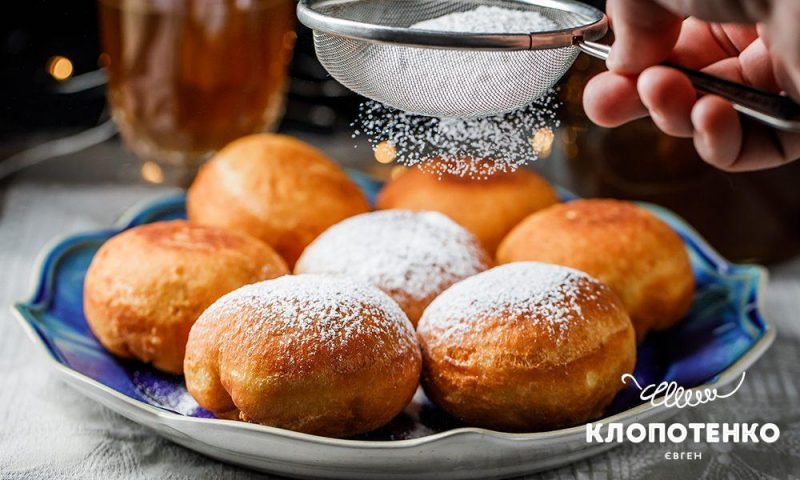 Картопля в складі тіста додає пампушкам більшої ніжності та пухкості