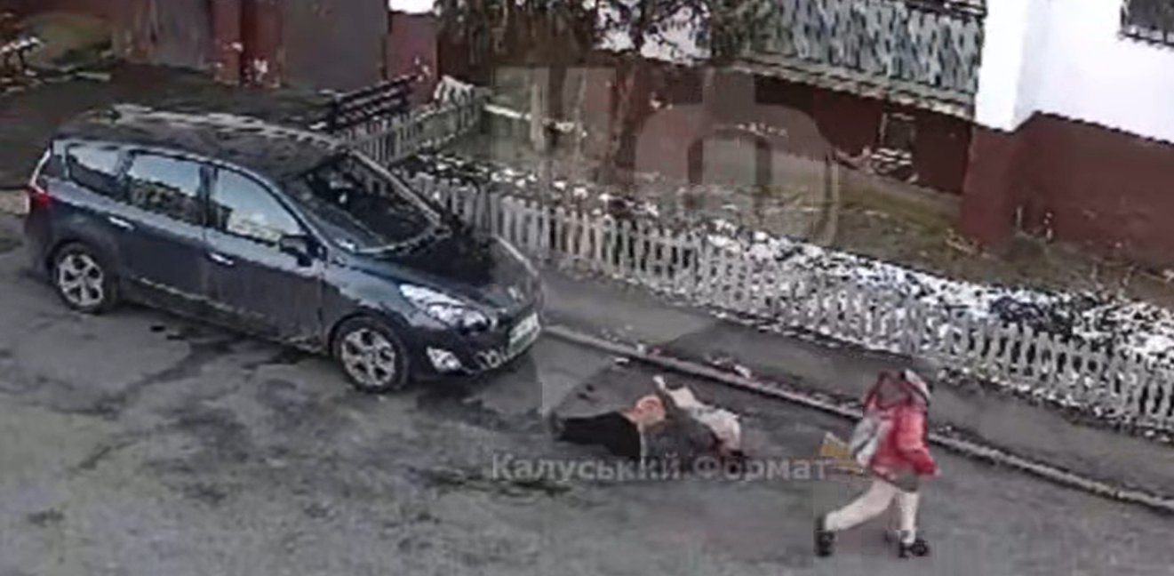 Нападнику як мінімум загрожує штраф від 17000 до 34000 гривень. Фото: скріншот з відео