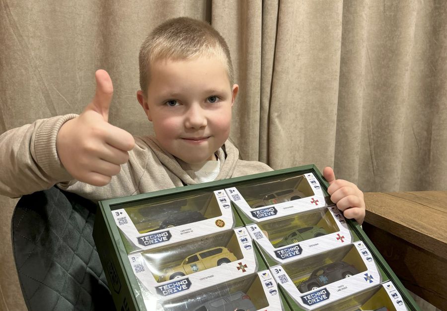 Устим отримав подарунки за допомогу військовим