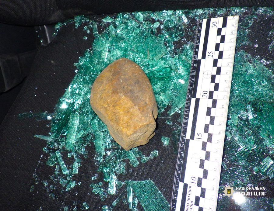 Зловмисник та його неповнолітній приятель втекли з місця події