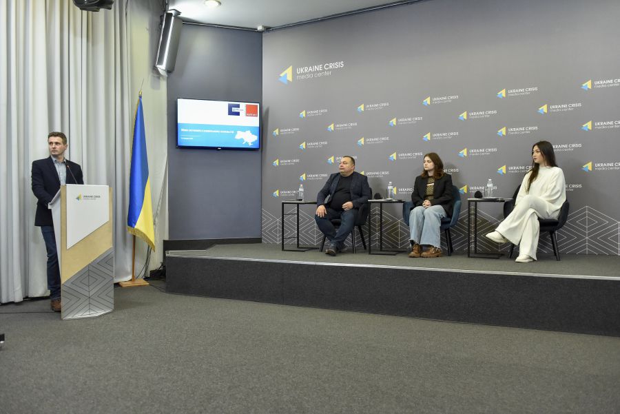 Найнижчий показник довіри опитані українці демонструють до військових ТЦК