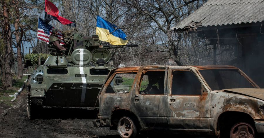 Ілюстроване фото. Частина польського уряду обурилася через червоно-чорні прапори УПА на бронетранспортерах