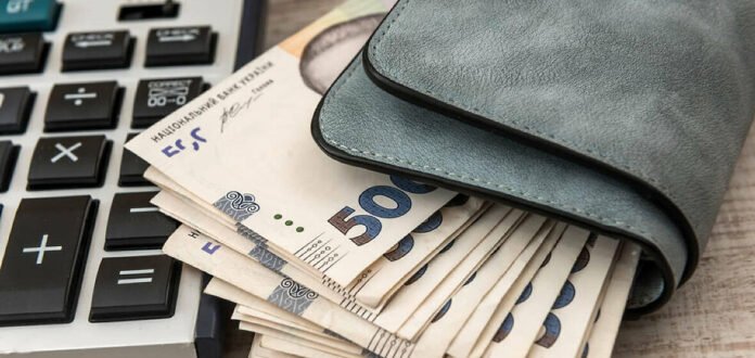 Ілюстроване фото. На виплати посадовцям у 2025 році передбачили майже 132 млн гривень