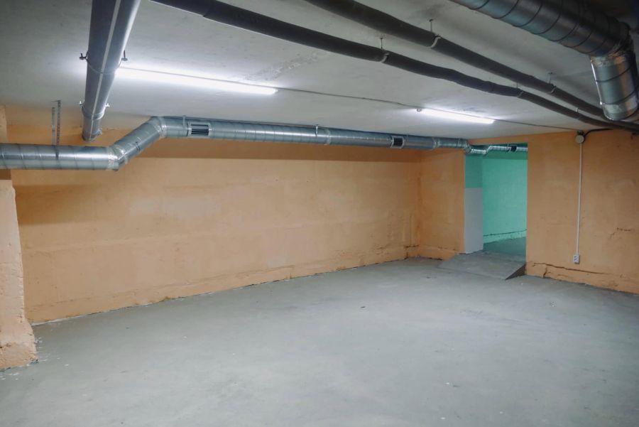 В укритті ще потрібно облаштувати вузол підключення до генератора. Фото: Калуська міська рада