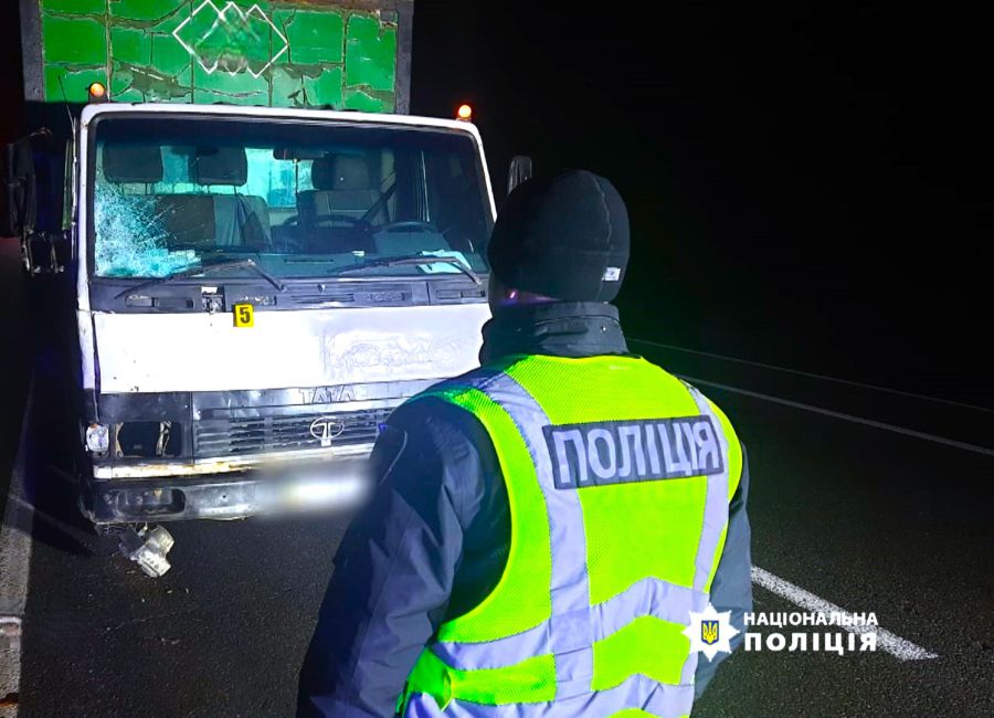 Водій вантажівки наїхав на пішохода