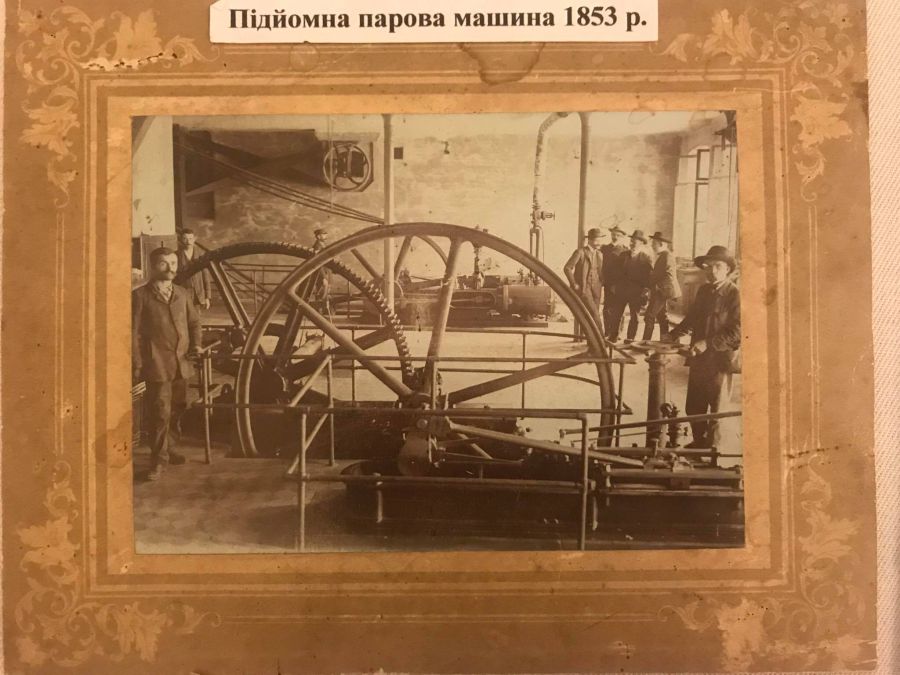 1853 року у Калуші було встановлено першу парову машину. На відкриття приїхав сам імператор. Фото: експонат музею