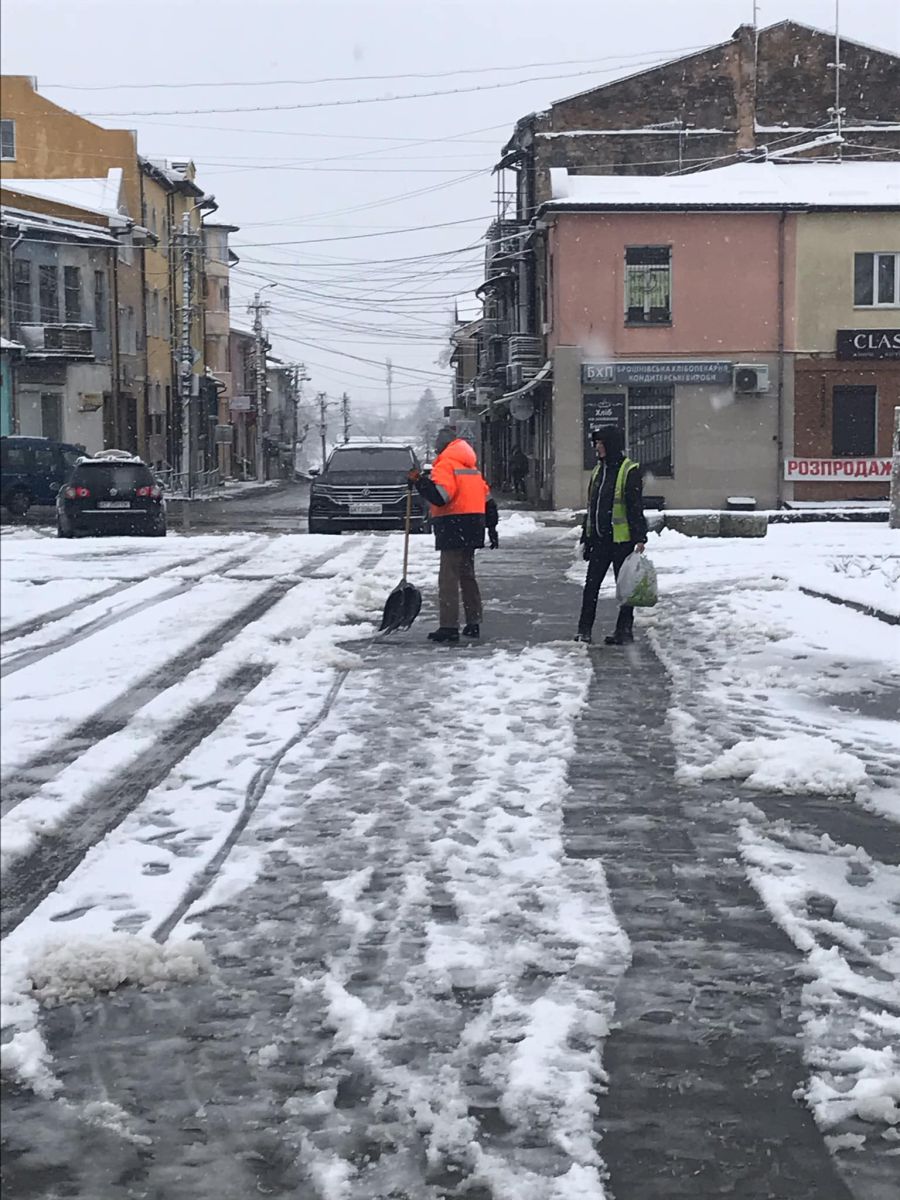 Комунальники кажуть, що підготувалися до снігопадів
