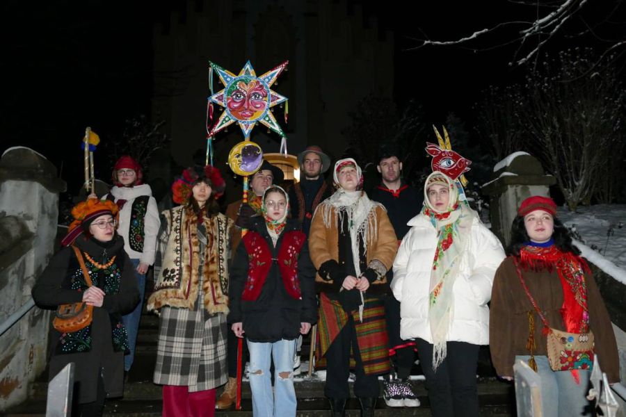 Супроводжували екскурсантів актори Народного молодіжного театру «ЛюбАрт»