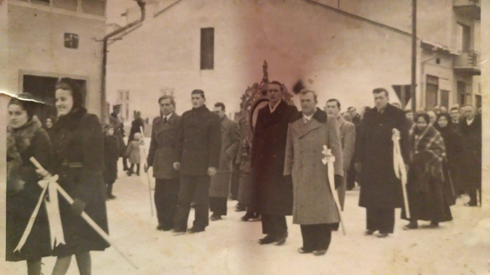 Так виглядала хода на освячення води у центрі Калуша 1942 року