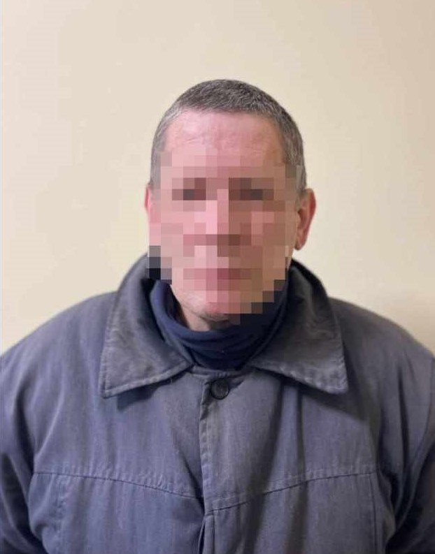 На початку повномасштабного вторгнення чоловік вступив до складу незаконного збройного формування