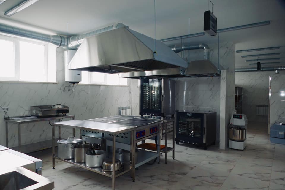 У ліцеї планують запровадити нові види меню і розширити асортимент страв. Фото: Калуська міська рада