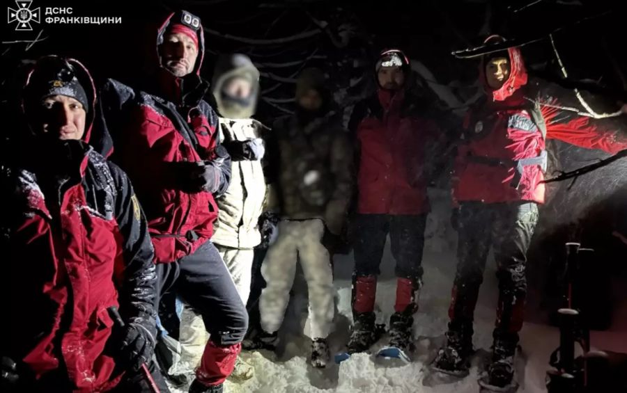 Рятувальники нагадують, що перед тим, як вирушати в гори потрібно уточнити прогноз погоди