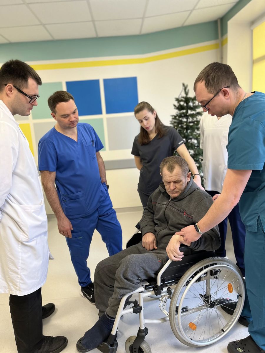 Після операції в "ДНР" воїн не міг рухати ні ногою, ні рукою. Фактично був повністю лежачий