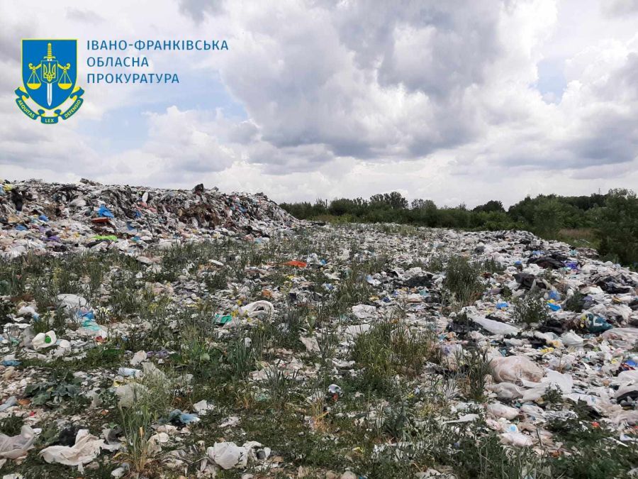 Понад три гектари землі було перетворено на полігон твердих побутових відходів