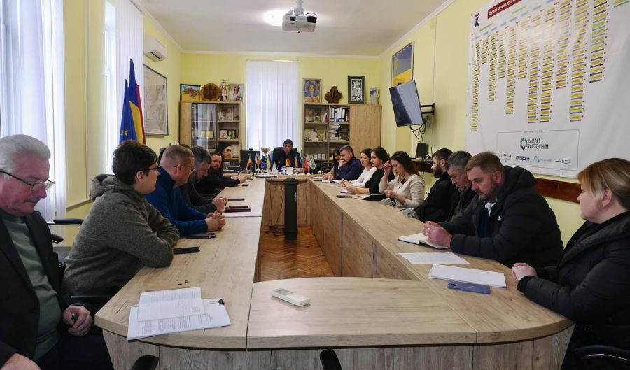 Бізнес міг би долучитися до облаштування умов для маломобільних груп у Калуській ЦРЛ, — йшлося на засіданні