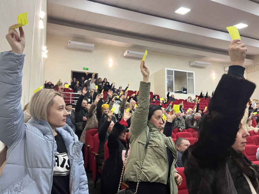 Учасники слухань підтримали усі пропозиції ініціативної групи під час голосування бюлетенями