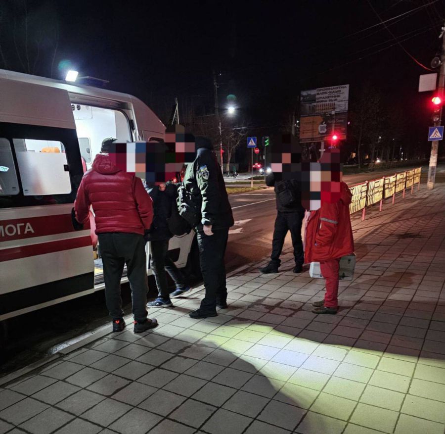 Чоловіка госпіталізували до Калуської ЦРЛ